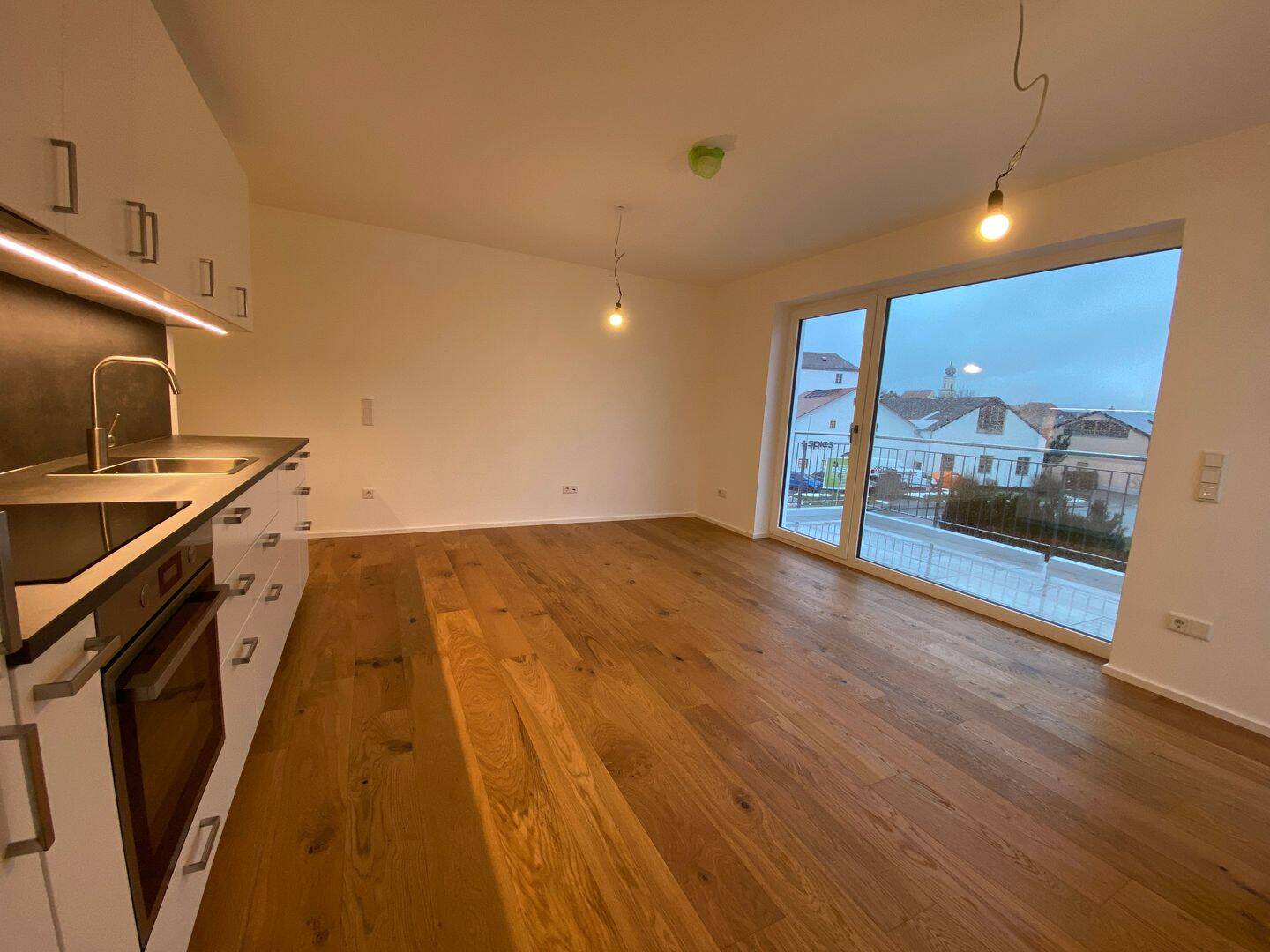Neuwertige 2-Zimmer-Wohnung in Hemau inkl. Küche, Balkon, TG-Stellpatz, Fußbodenheizung, elektr. Rollläden, 93155 Hemau
