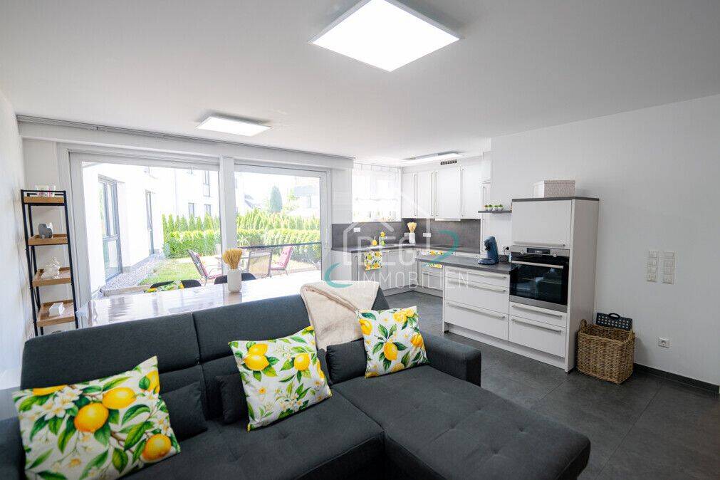 Moderne Erdgeschosswohnung mit Gartenanteil und zwei Tiefgaragenstellplätzen, 73527 Schwäbisch Gmünd