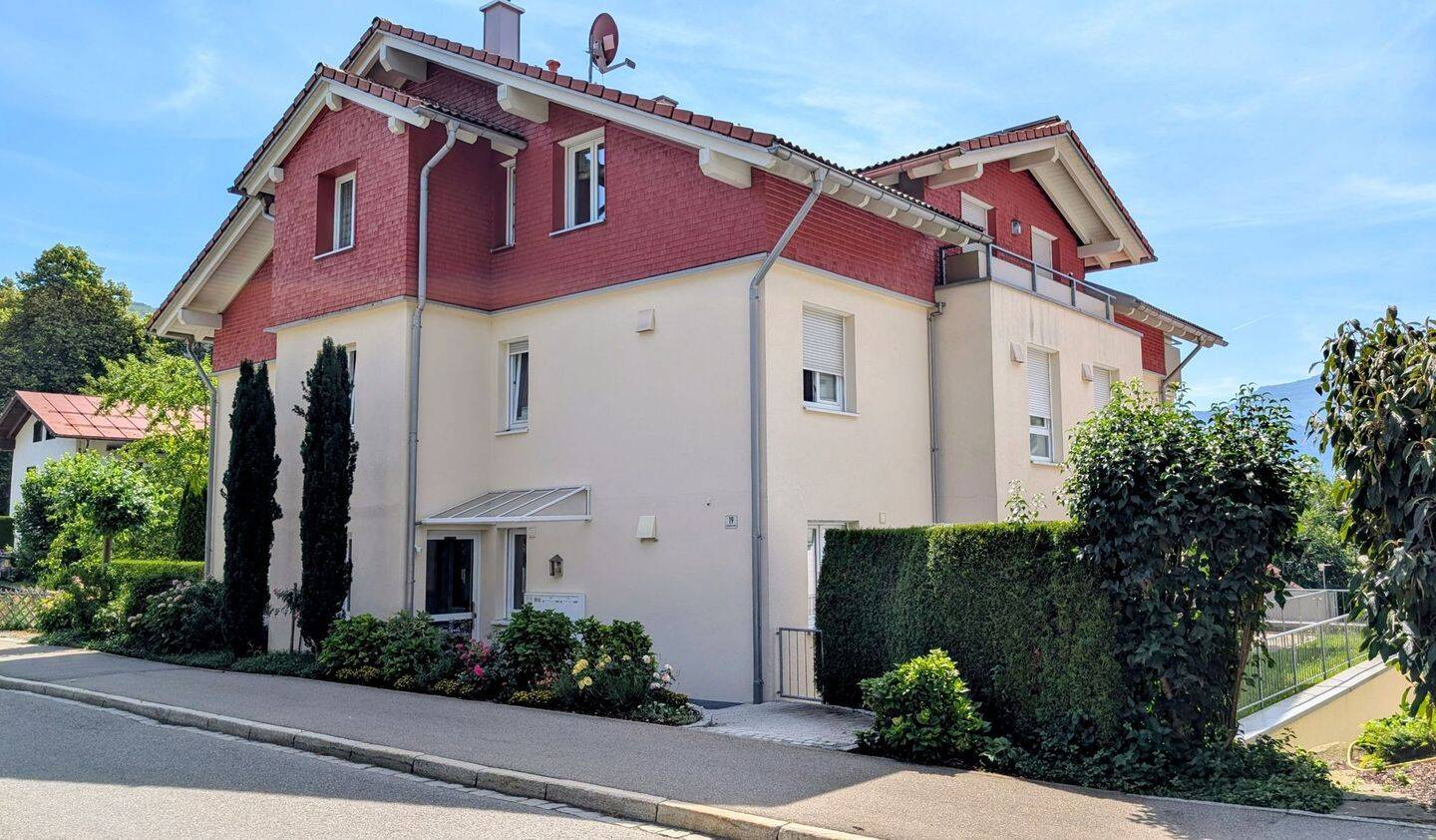 Neuwertige EG Wohnung 2 Terrassen S/W Ausrichtung plus TG zentral in Oberstaufen zu verkaufen, 87534 Oberstaufen