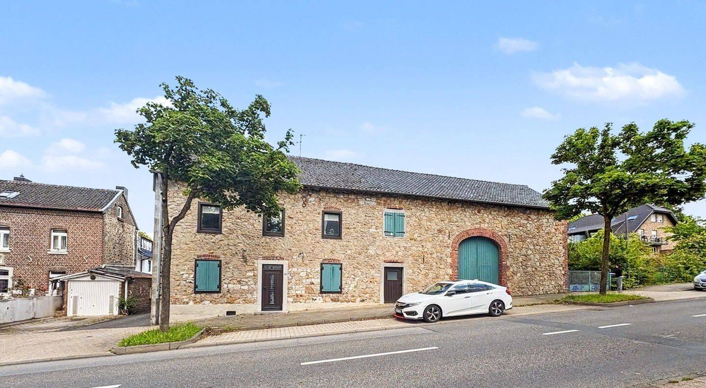Aachen – Denkmalgeschützes Bauernhaus mit viel Ausbaupotenzial im begehrten Eilendorf, 52080 Aachen
