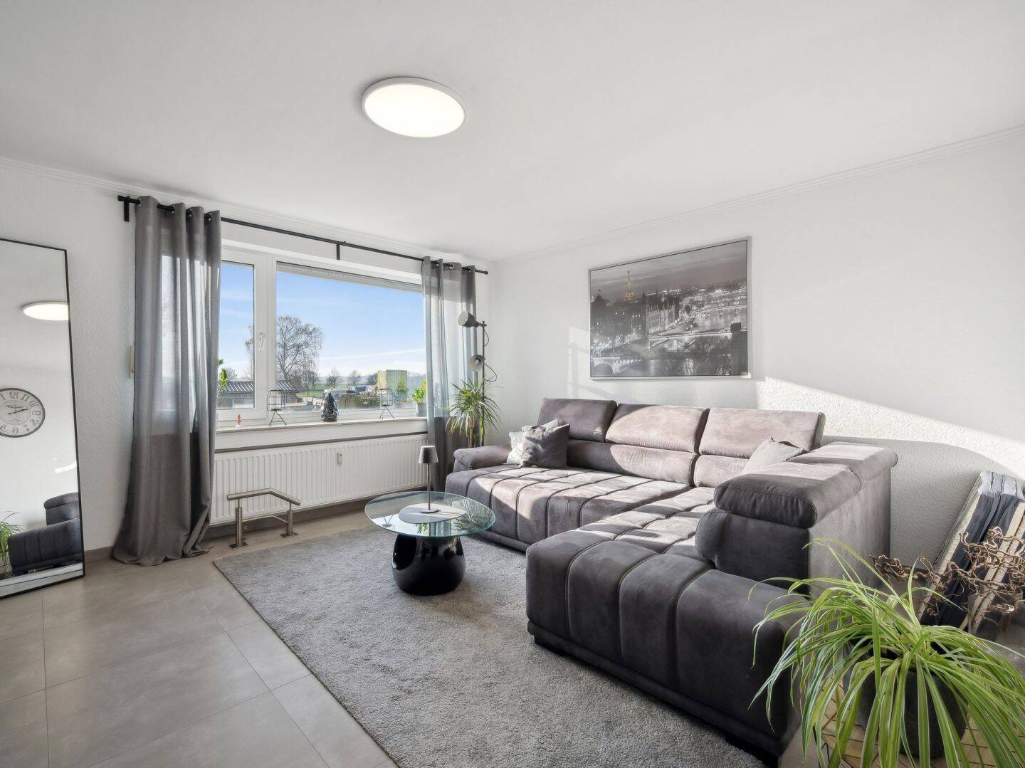 Gepflegte 3,5 Zimmer Wohnung mit Balkon, Gartenanteil, Gartenhaus, separatem Eingang und Garage in ruhiger Lage, 52511 Geilenkirchen