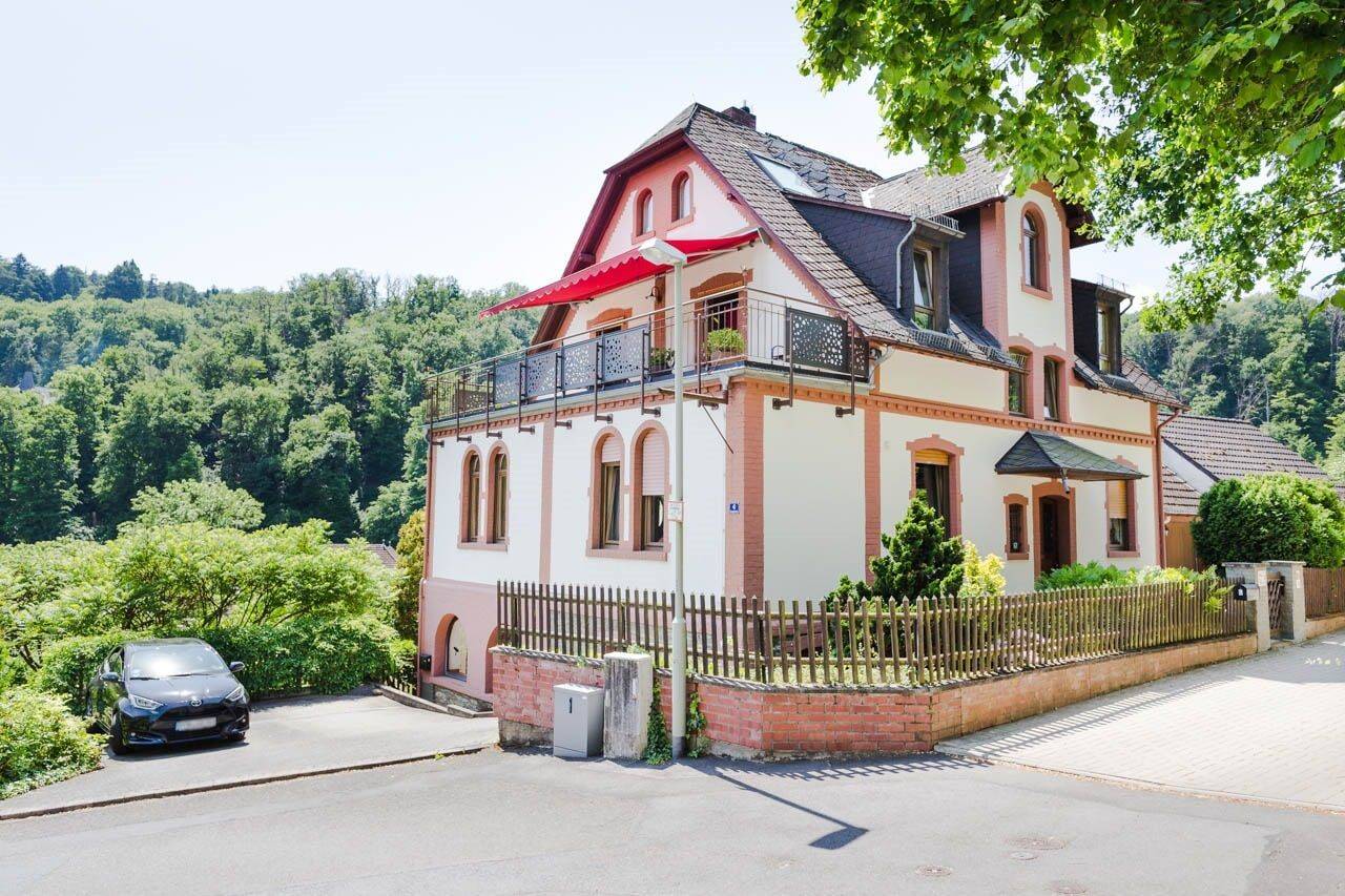 Eppstein: Großzügiges Wohnhaus mit Blicklage!, 65817 Eppstein