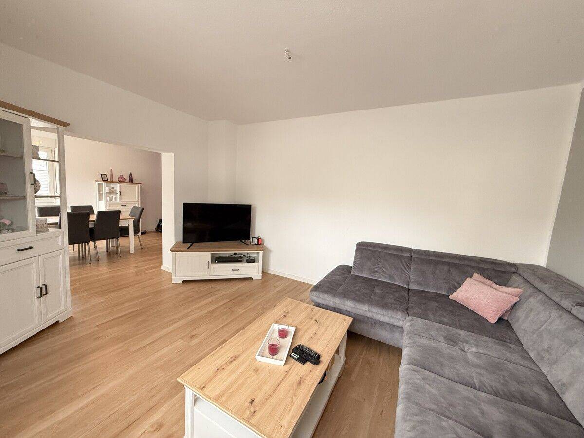 Geräumiges modernisiertes Einfamilienhaus mit 2 Doppelgaragen in Langenhagen sucht neue Eigentümer!, 30853 Langenhagen