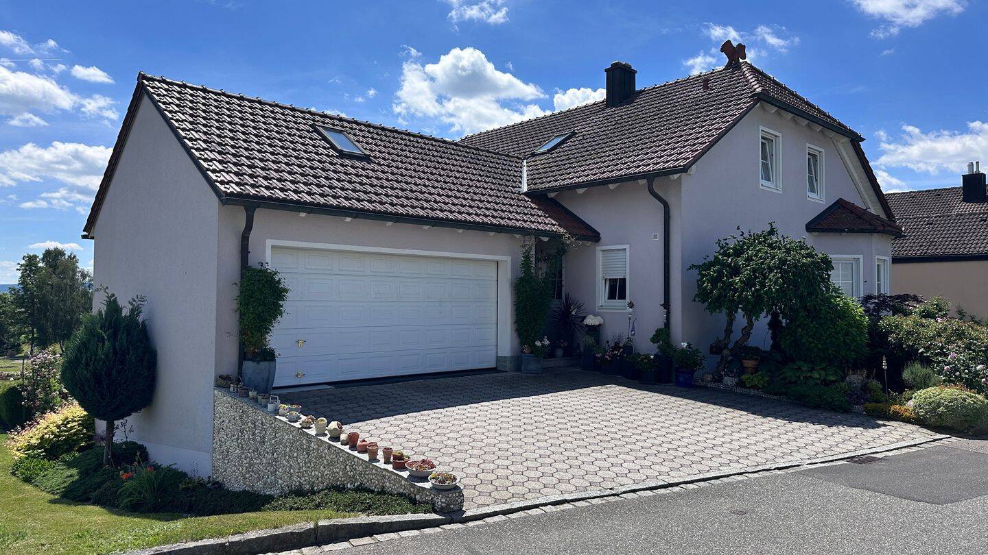 Top-Immobilie mit unverbaubarer Aussicht, 92714 Pleystein