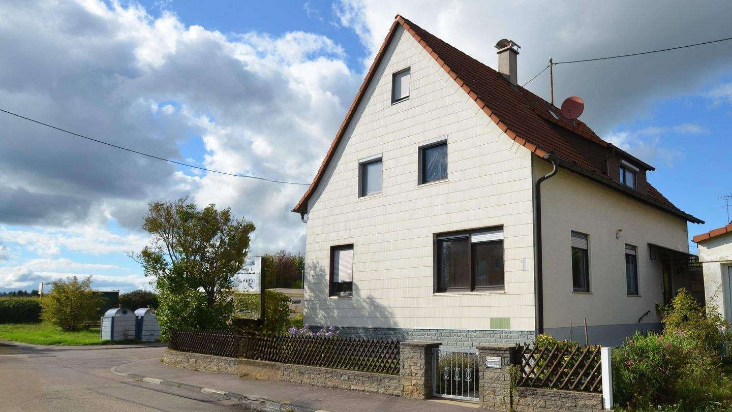 Generationenwohnen im Heuweg – mit vier Garagen!, 71277 Rutesheim