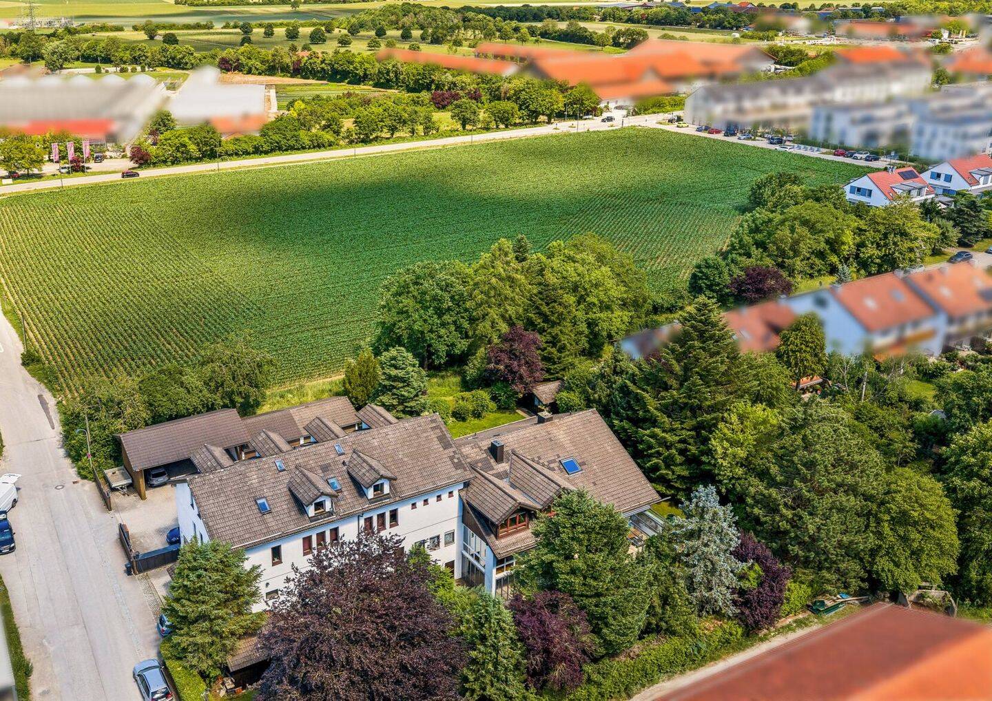 Wohnhaus und Gewerbegebäude mit 3 Mietwohnungen, Büroflächen und Werkstatt auf 2.130 m² Grundstück, 85591 Vaterstetten