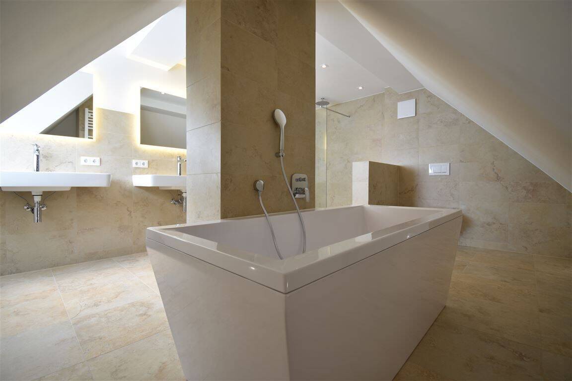 Für gehobene Ansprüche! Lichtdurchflutete 3-Zimmer-Maisonette-Wohnung mit Balkon & Klima, 41352 Korschenbroich