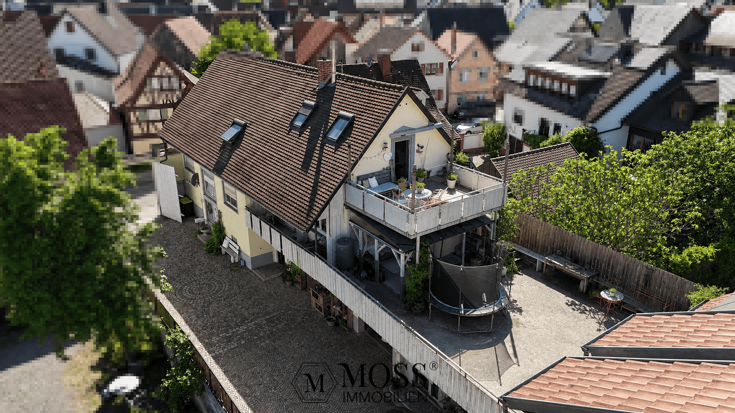 RESERVIERT – Mehrfamilienhaus mit Praxis, 2 Einliegerwohnungen & Innenhof | ca. 250 m² | 10,5 Zimmer, 79291 Merdingen