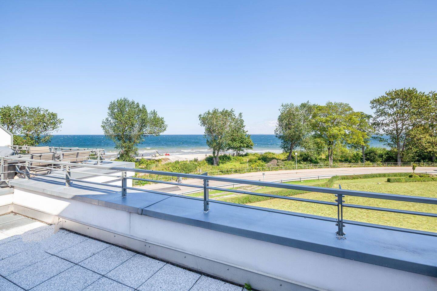 Ein Logenplatz an der Ostsee – hochwertige 4-Zimmer-Eigentumswohnung & Galerie mit Meerblick! – 23946 Boltenhagen – Bild 1 von 4