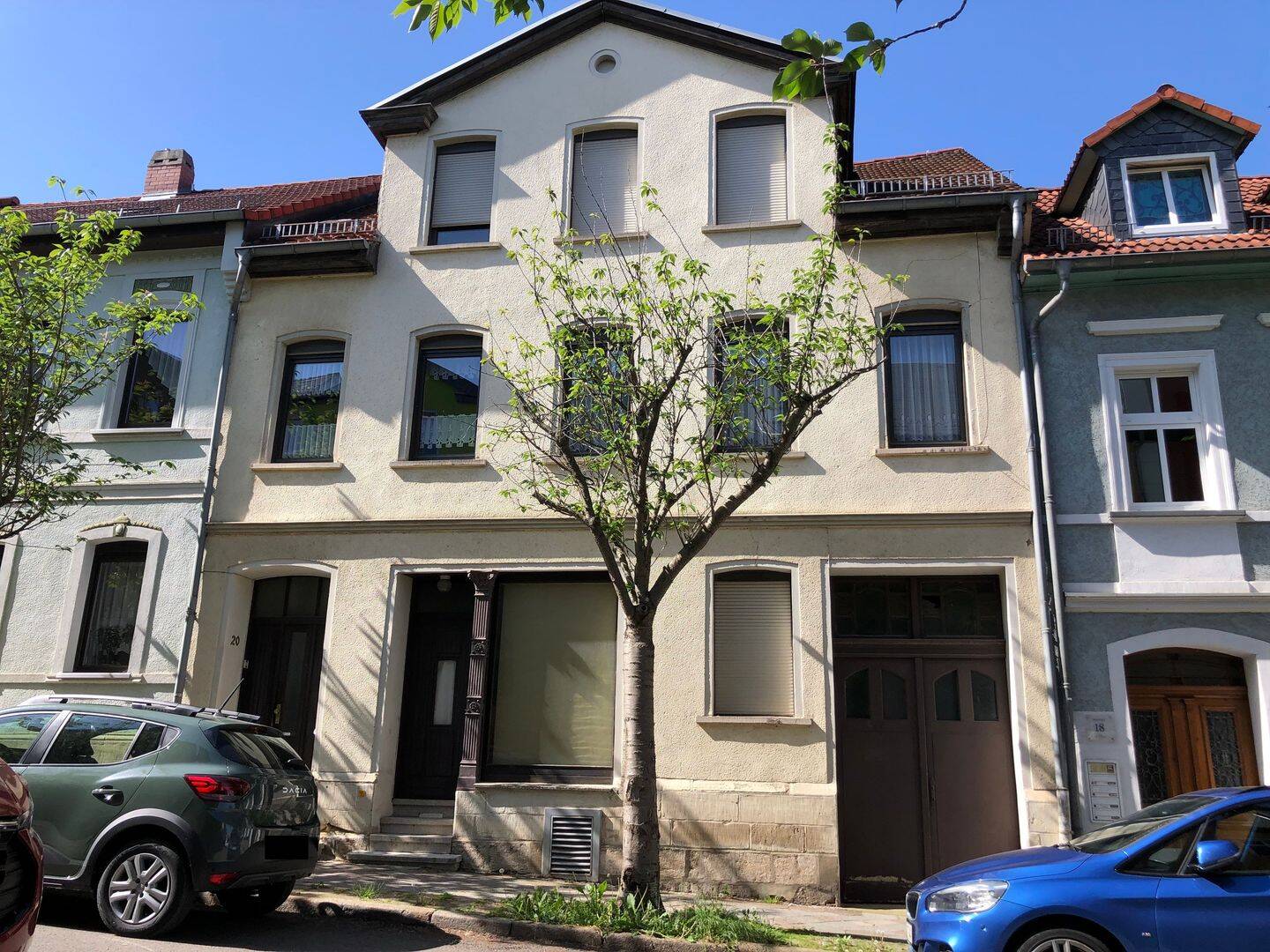 APOLDA Mehrfamilienhaus mit Toreinfahrt / Garage, Innenhof sowie Nebengelaß unweit vom Stadtzentrum, 99510 Apolda