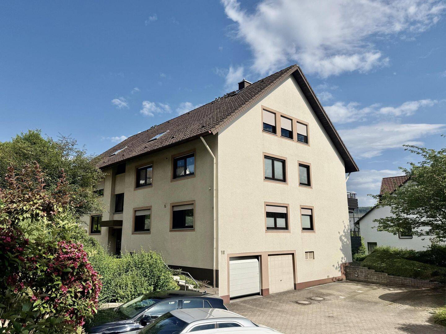 Sonnige 3-Zimmer-Wohnung mit Balkon, Garage und modernem Wohnkomfort – zentrumsnahe Wohnlage am Fuße des Bombergs, 31812 Bad Pyrmont