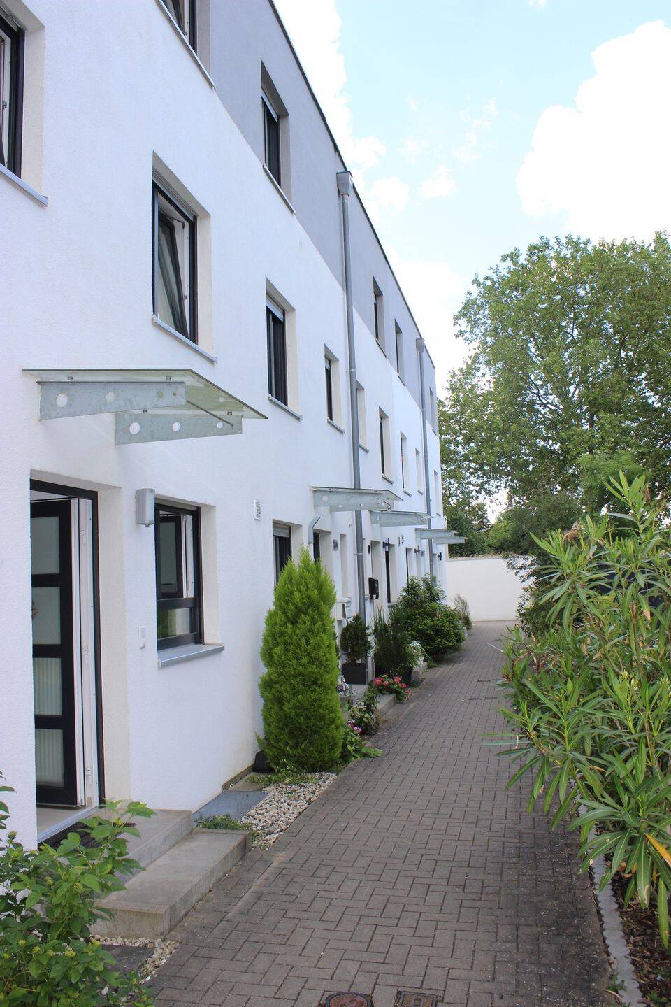Sonnendurchflutetes Reihenmittelhaus in zentraler ruhiger Lage in Rastatt mit E-Ladestation, 76437 Rastatt
