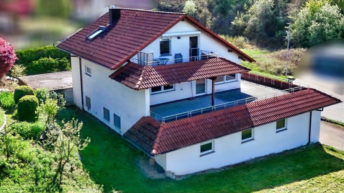 Vielseitige Immobilie mit 2 Wohneinheiten und 150 m² Garagen – Lageranbau, 74395 Mundelsheim