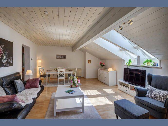 Möbliert: Hell möblierte Dachgeschosswohnung, 82266 Inning a. Ammersee (Inning)