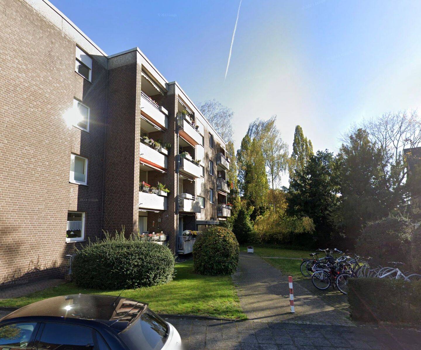 Freundliche 2,5-Zimmer-Wohnung mit Balkon und Garage in begehrter Lage in Oppum, 47809 Krefeld