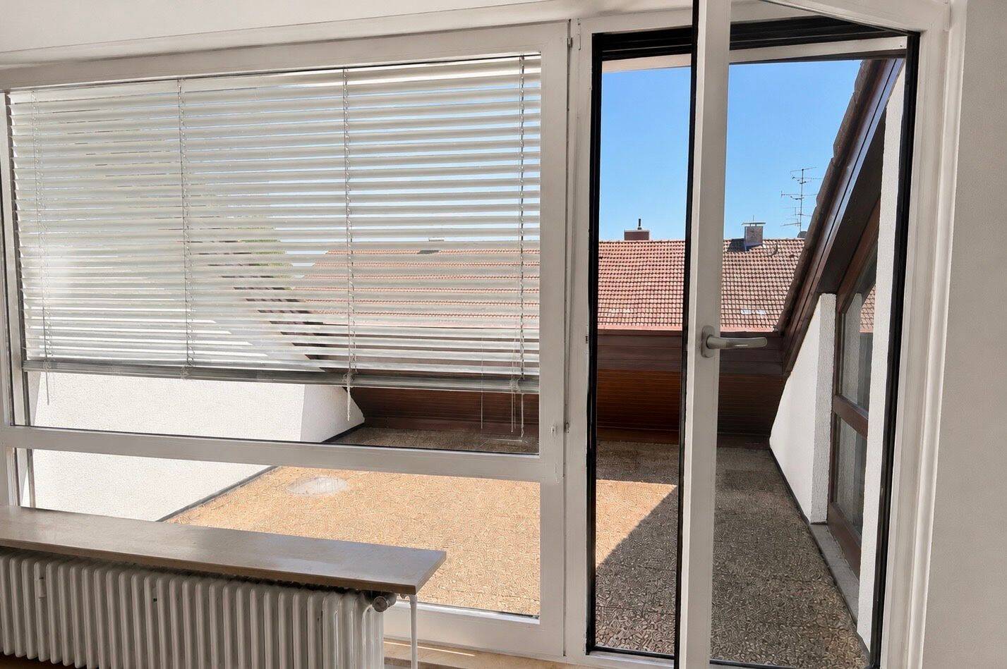 Frisch renovierte 4-Zimmer-Dachgeschosswohnung mit Dachterrasse in Erlangen-Frauenaurach, 91056 Erlangen