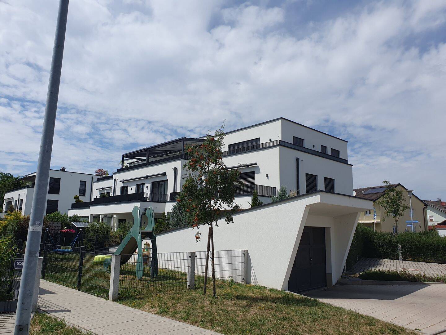 * AUSSERGEWÖHNLICH und DACHTERRASSE * — Moderne 3-ZIMMER-Wohnung mit TIEFGARAGE und PKW-Platz, 84453 Mühldorf a. Inn