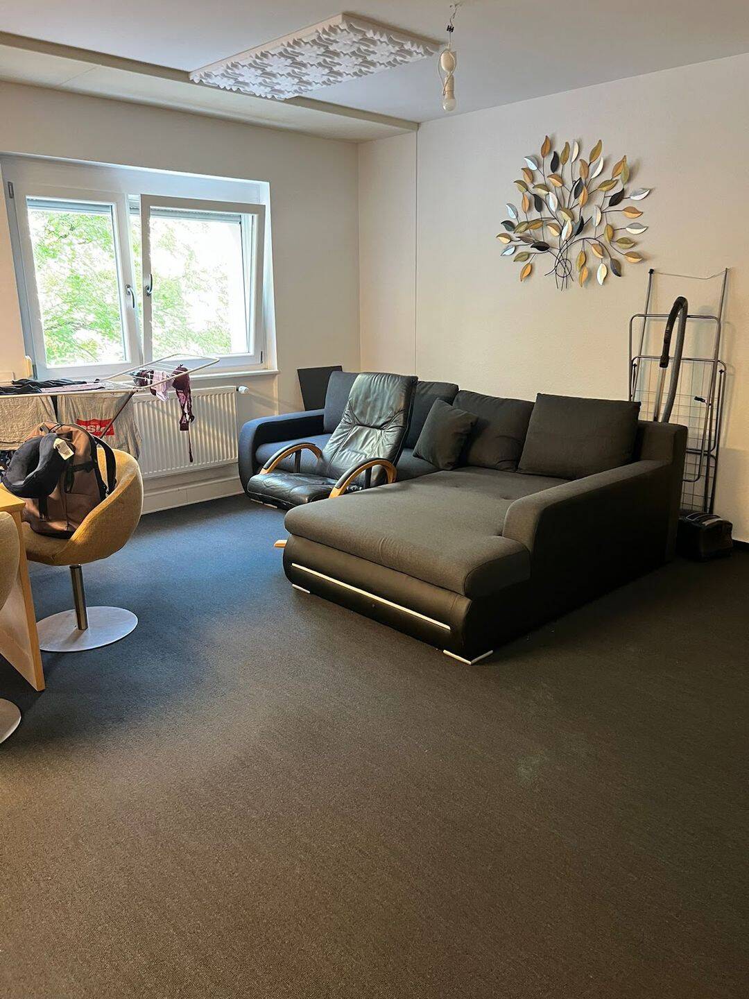 Helles, großzügiges WG-Zimmer in Frauen-WG – nur 2 Gehminuten zum Pforzheimer Hauptbahnhof!, 75175 Pforzheim