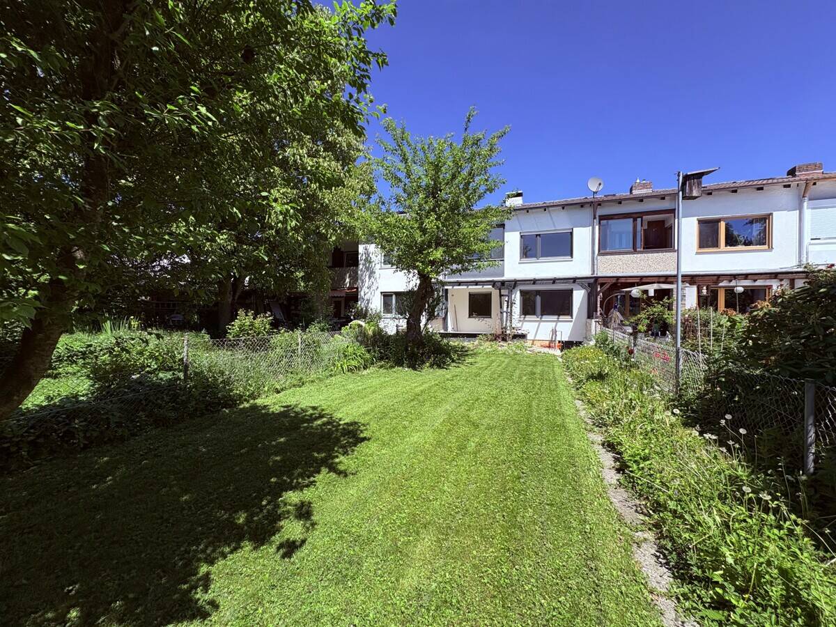Willkommen in Ihrem neuen//nest! Reihenmittelhaus mit viel Potenzial, 83024 Rosenheim (Fürstätt Ost Süd West Westerndorf Sankt Peter)