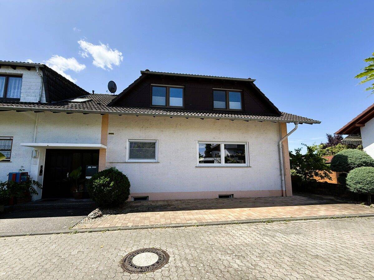 Schöne DHH in toller Lage mit Garage, Keller, gr. überdachter Terrasse, 2 Bädern, Solar + Sauna, 76676 Graben-Neudorf