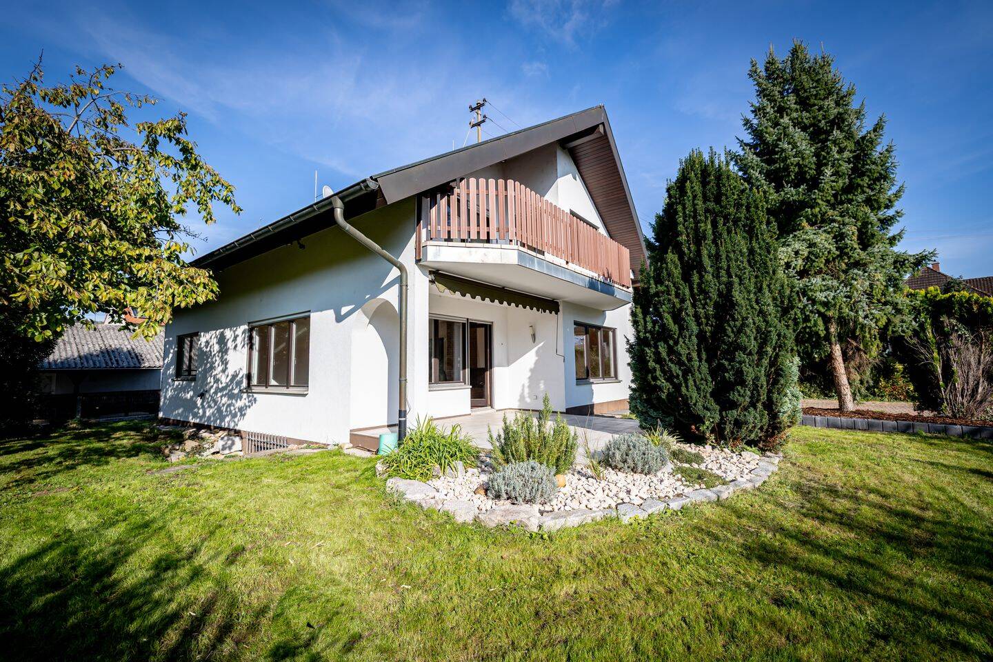 Familienfreundliches Einfamilienhaus mit großem Garten und Eigenheimcharakter, 79639 Grenzach-Wyhlen