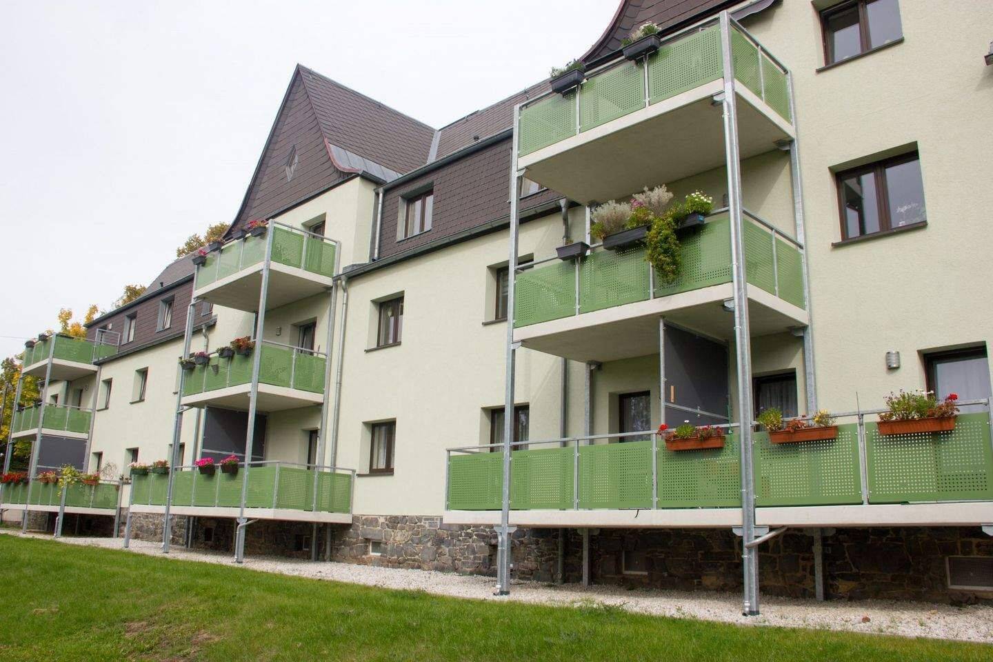 Schöne 2-Raum-Wohnung in geschützter Anlage mit großem Balkon! Gartennutzung möglich! Erdgeschoss!, 8112 Wilkau-Haßlau