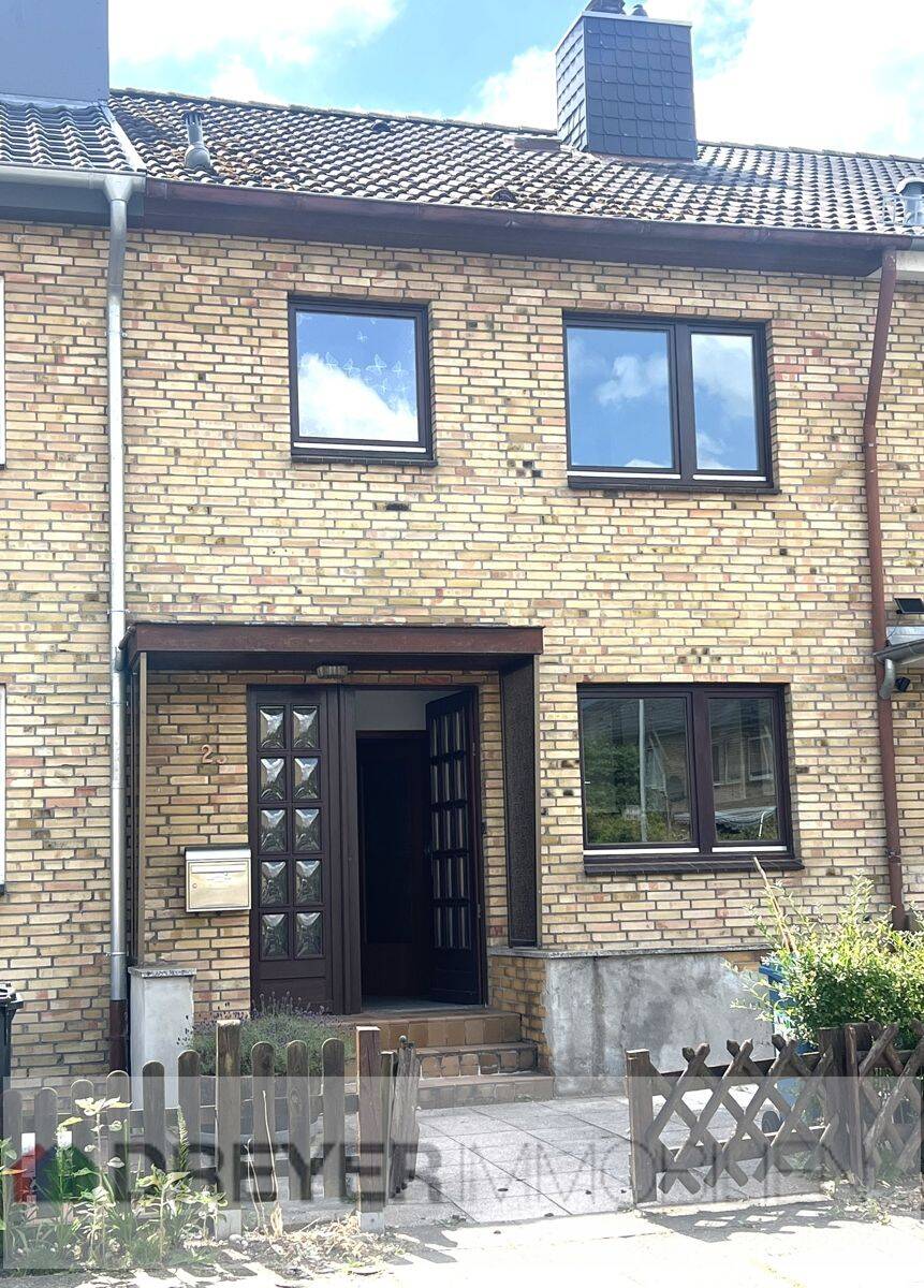Charmantes Reihenhaus mit angelegtem Obst und Kräutergarten, 23858 Reinfeld (Holstein)