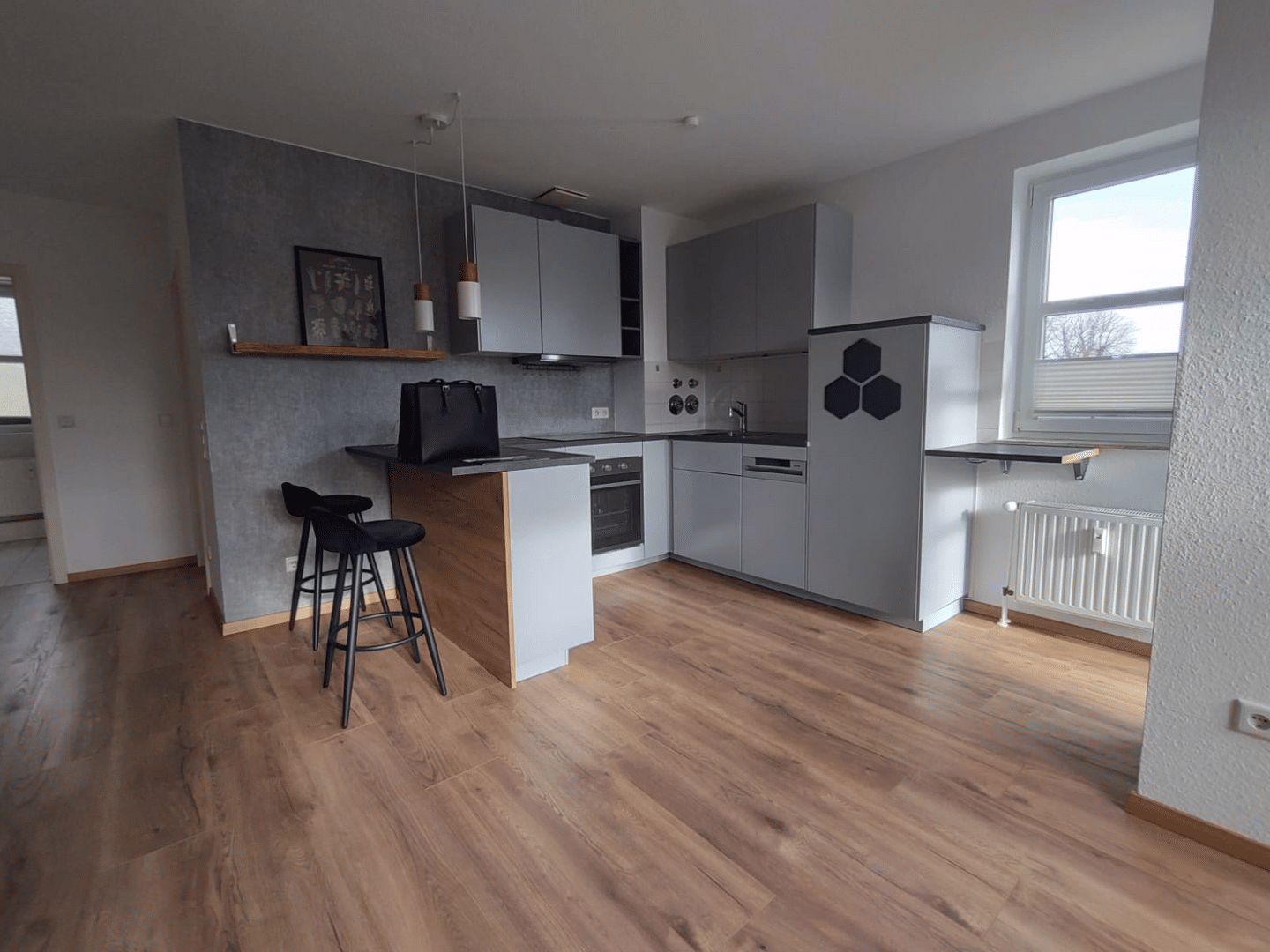 Charmante Maisonette mit Studio & Balkon – sofort bezugsbereit + Garage optional!, 30938 Burgwedel