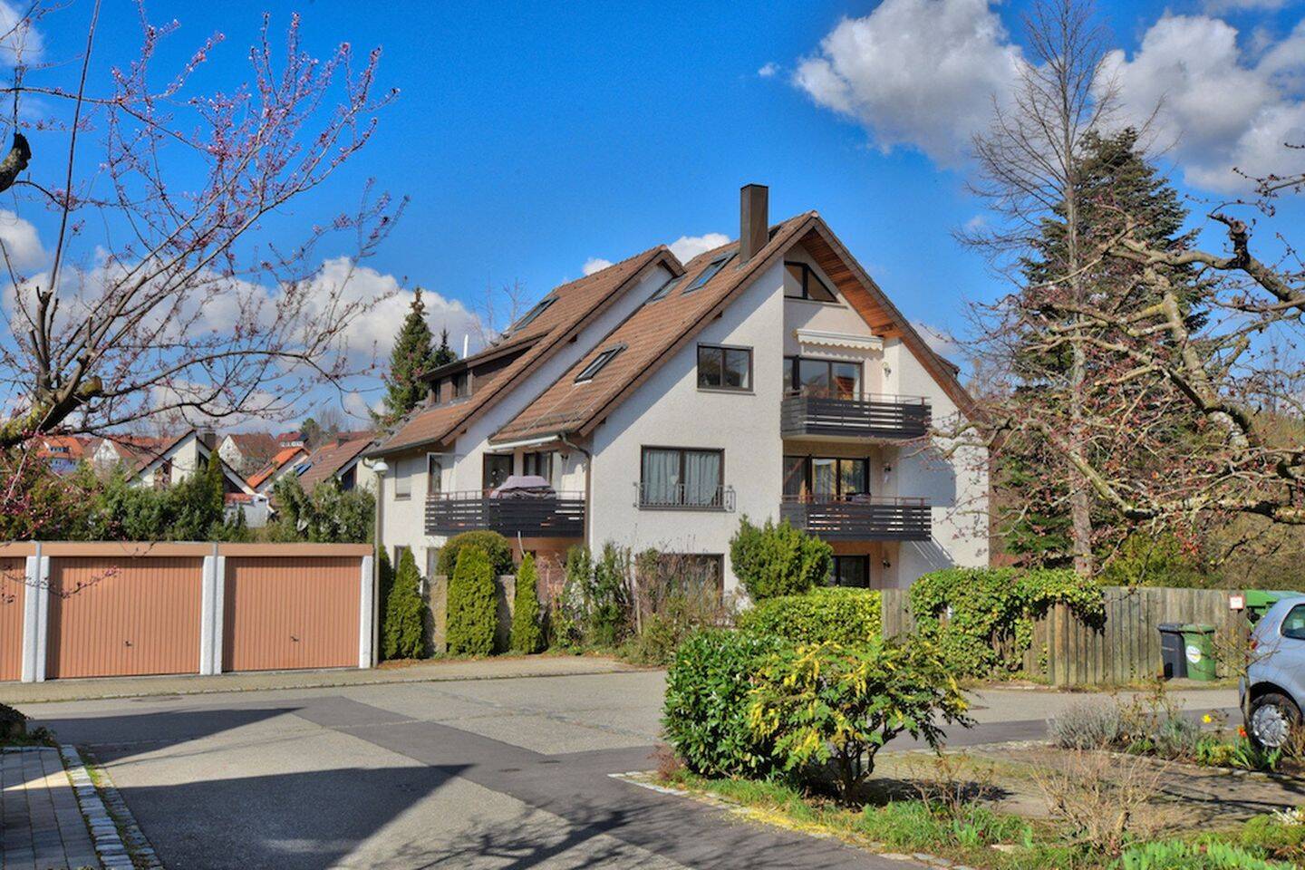***Idyllisch in Stuttgart : Großzügiges Wohnen mit Privatgarten ***, 70327 Stuttgart
