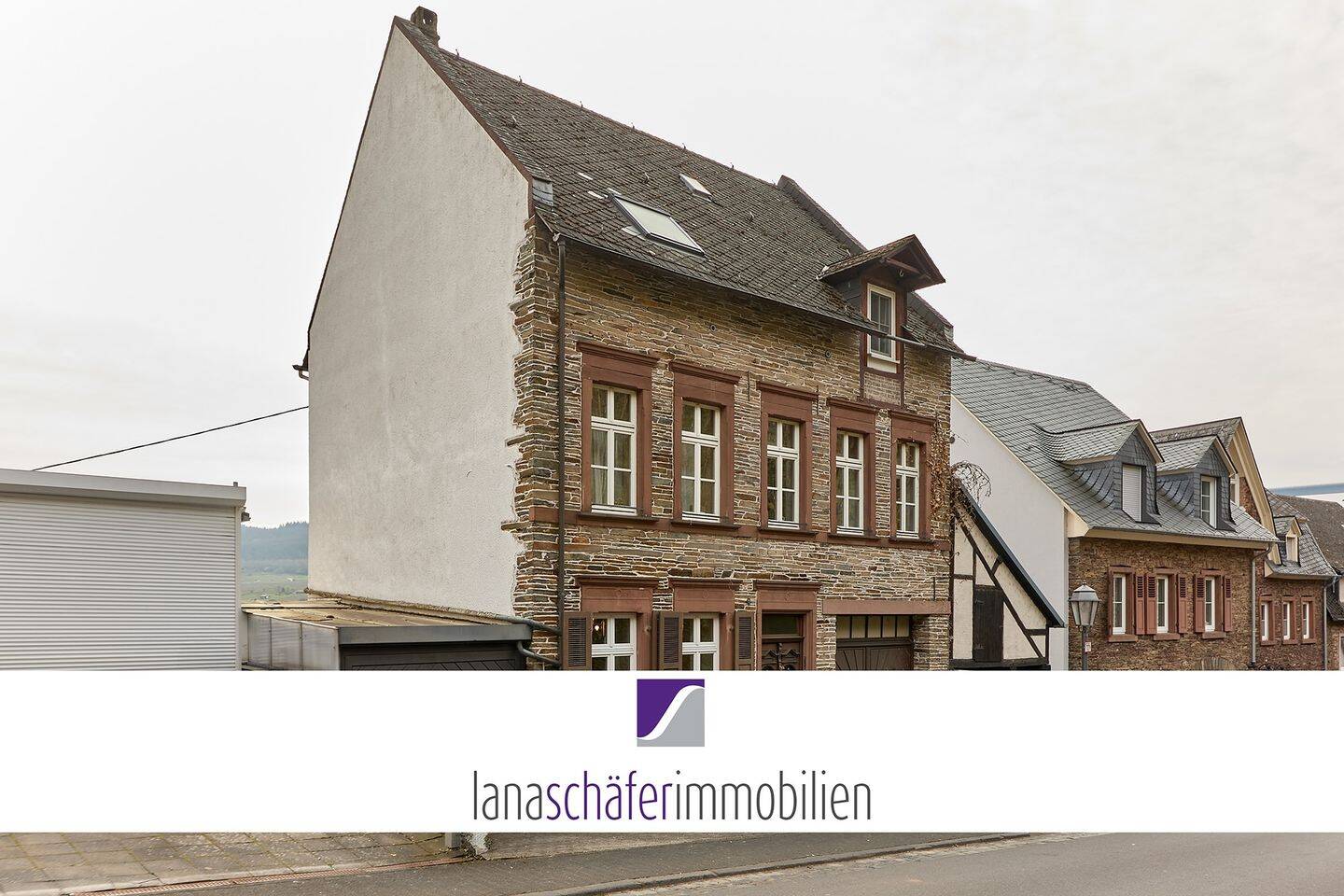 Ürzig: Wohnhaus mit Garage, Garten und Panoramablick, 54539 Ürzig