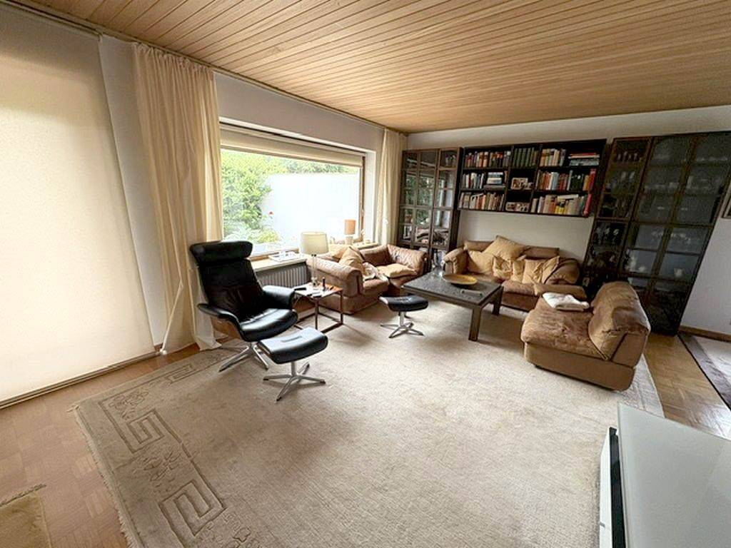 Großes Einfamilienhaus auf großem Grundstück mit Terrasse, Doppelgarage, Keller und großem Garten, 28790 Schwanewede