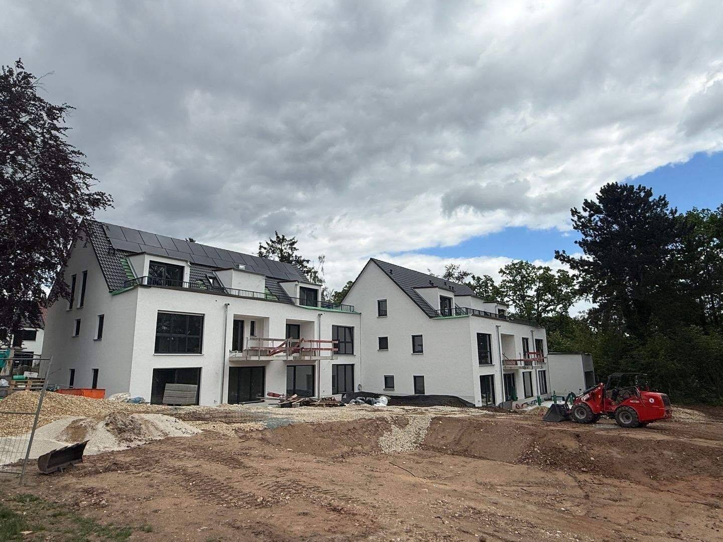 Zirndorf ~ Wohnen in den Buchengärten ~ Erstbezug einer 2-Zi-Mansardenwohnung mit Dachterrasse ~ Außenstellplatz ~ 01.10.2026, 90513 Zirndorf