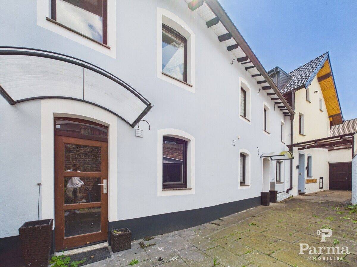 Einseitig angebautes Wohnhaus mit vielseitiger Nutzung in Düren – Birkesdorf, 52353 Düren