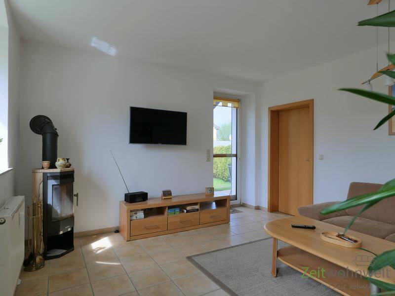 (EF0431_M) Dresden: Gohlis, modern möblierte 2-Zimmer-Wohnung mit überdachter Terrasse zum Garten – 1156 Dresden – Bild 1 von 3