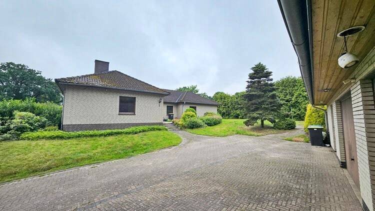 immo-schramm.de: Großzügiger H-Winkel-Walmdachbungalow mit Doppelgarage, 27404 Rhade