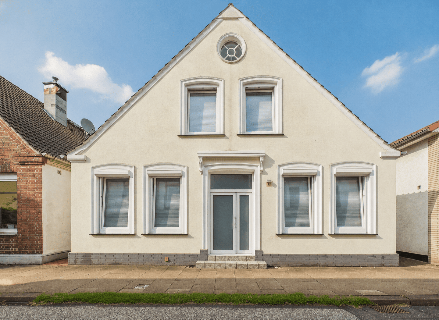 Für die ganze Familie! Modernisiertes Haus mit Einliegerwohnung, 25335 Elmshorn