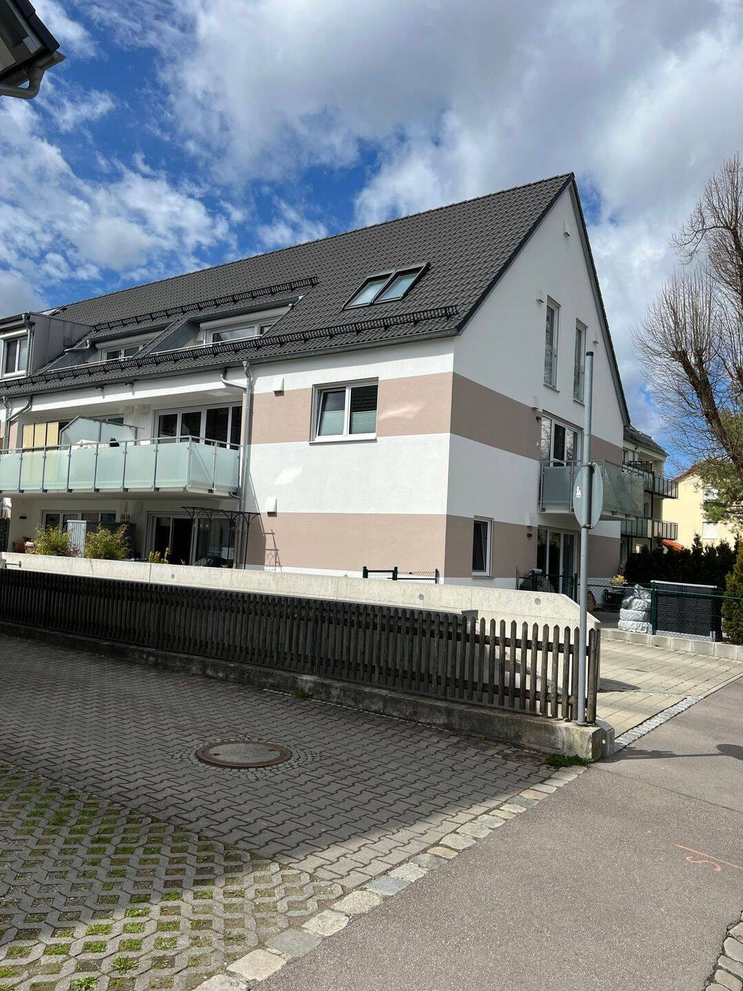 Exklusives Wohnen über den Dächern von Gersthofen – 3-Zimmer-Dachgeschosswohnung mit großer Sonnenterrasse, 86368 Gersthofen
