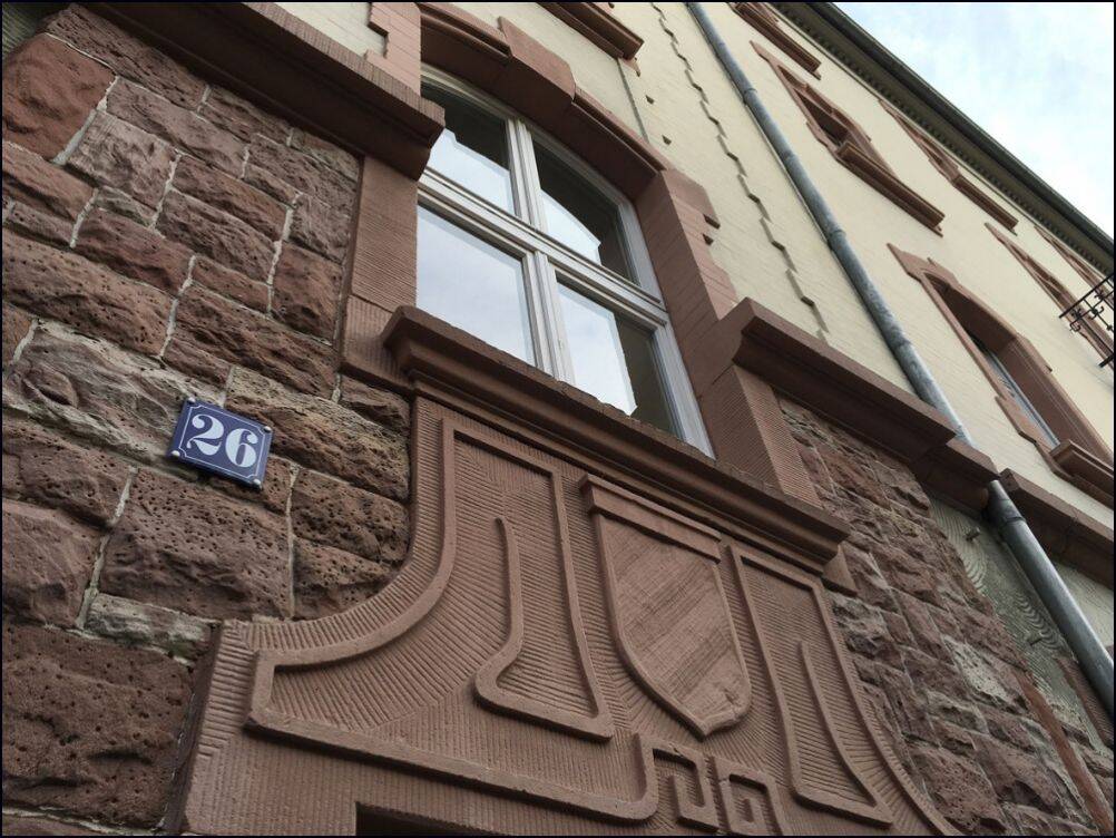 Großzügige 2-Zimmer-Altbauwohnung mit Balkon in denkmalgeschütztem Mehrfamilienhaus, 67063 Ludwigshafen am Rhein (Friesenheim/Nord)