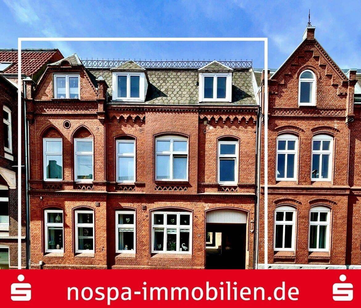 Mehrfamilienhaus mit 4 Wohnungen sowie zwei Nebengebäuden mit  insgesamt 3 weiteren Wohnungen, 25813 Husum