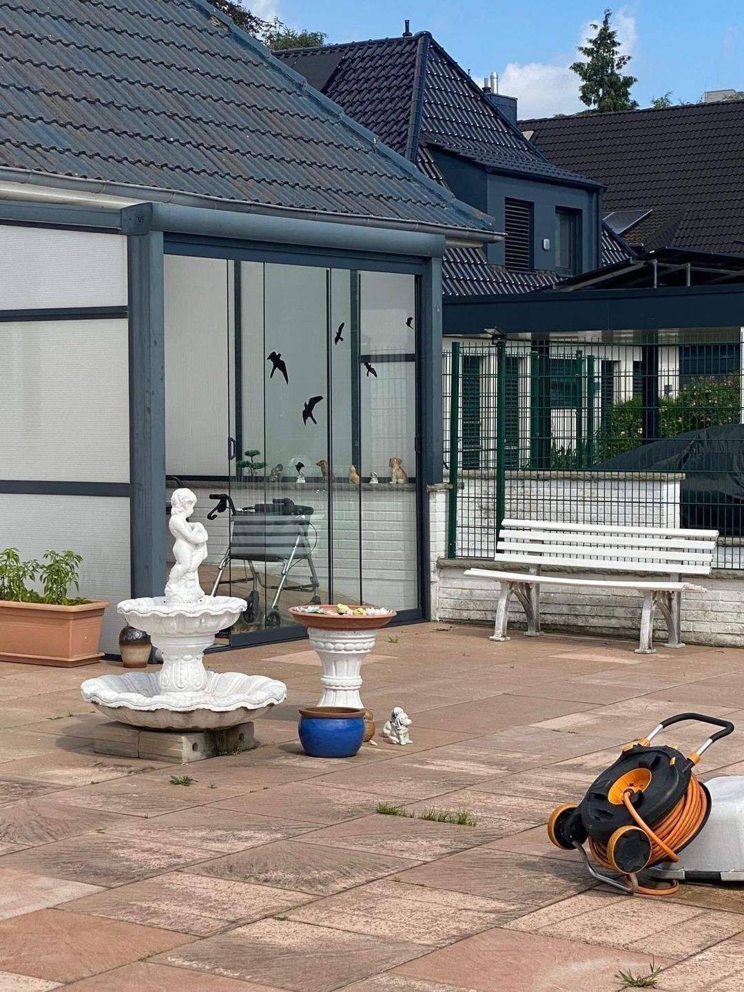 Großzügiges Zweifamilienhaus mit Wintergarten, Kamin und Doppelgarage – ca. 270 m² Wohnfläche auf 1.300 m² Grundstück, 28325 Bremen (Ellenerbrok-Schevemoor Oberneuland Tenever)