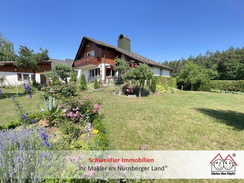 XXL-Traumgarten in Lauf-Rudolfshof! Einfamilienhaus mit Garage und energetischen Modernisierungen, 91207 Lauf a.d. Pegnitz (Lauf)