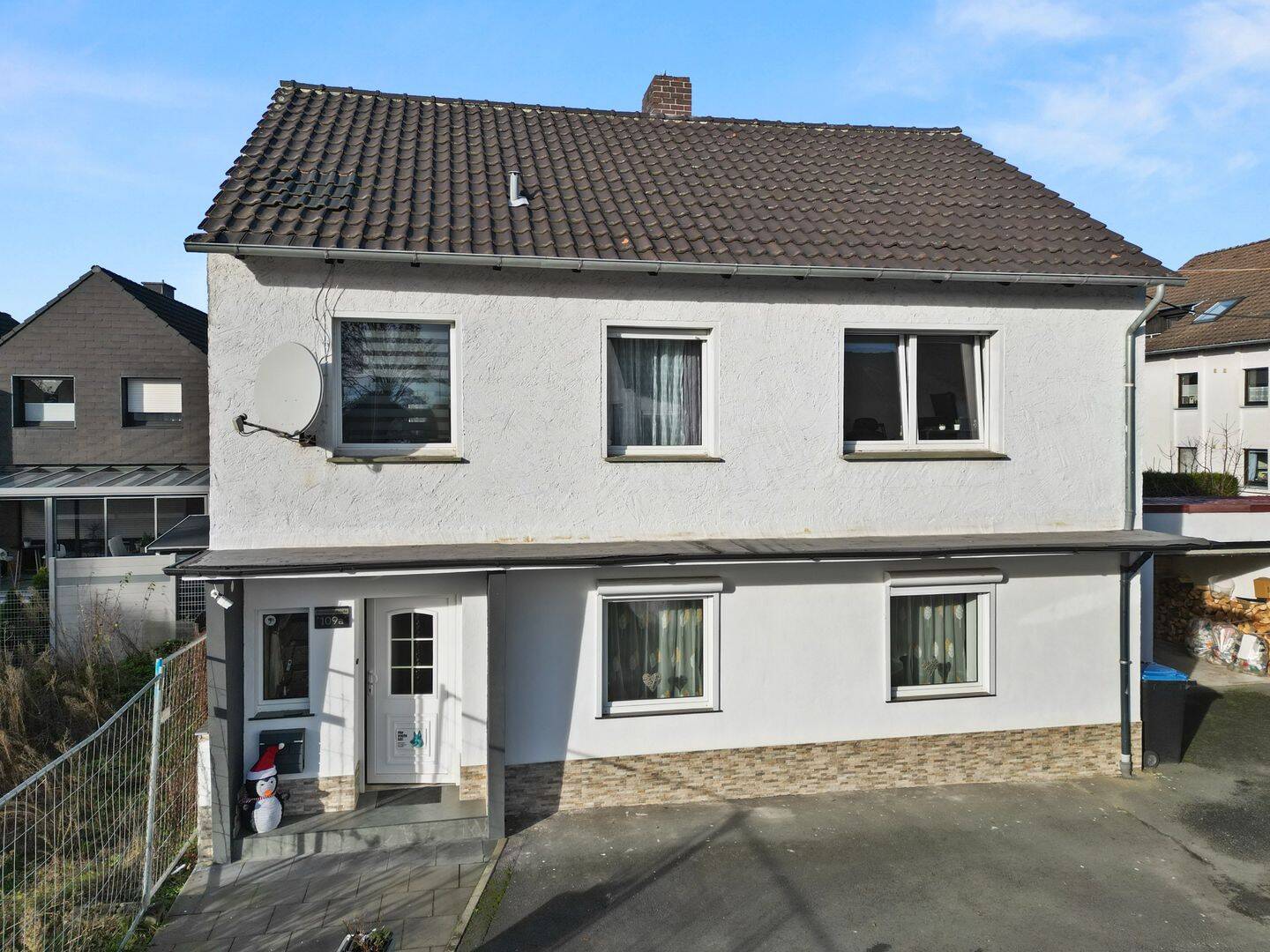 Gepflegtes Einfamilienhaus mit Terrasse, Balkon und Garage in Bad Lippspringe, 33175 Bad Lippspringe