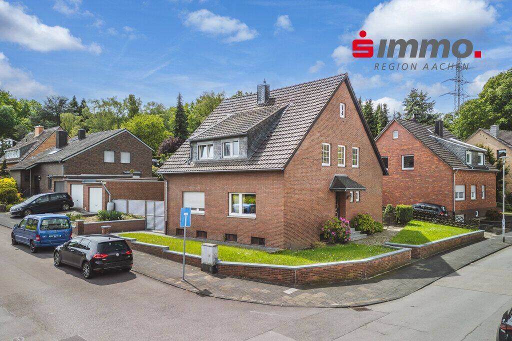 Freistehendes Zweifamilienhaus mit Garten, Balkon und 2 Garagen in bevorzugter Wohnlage am Rande des Zentrums, 52134 Herzogenrath
