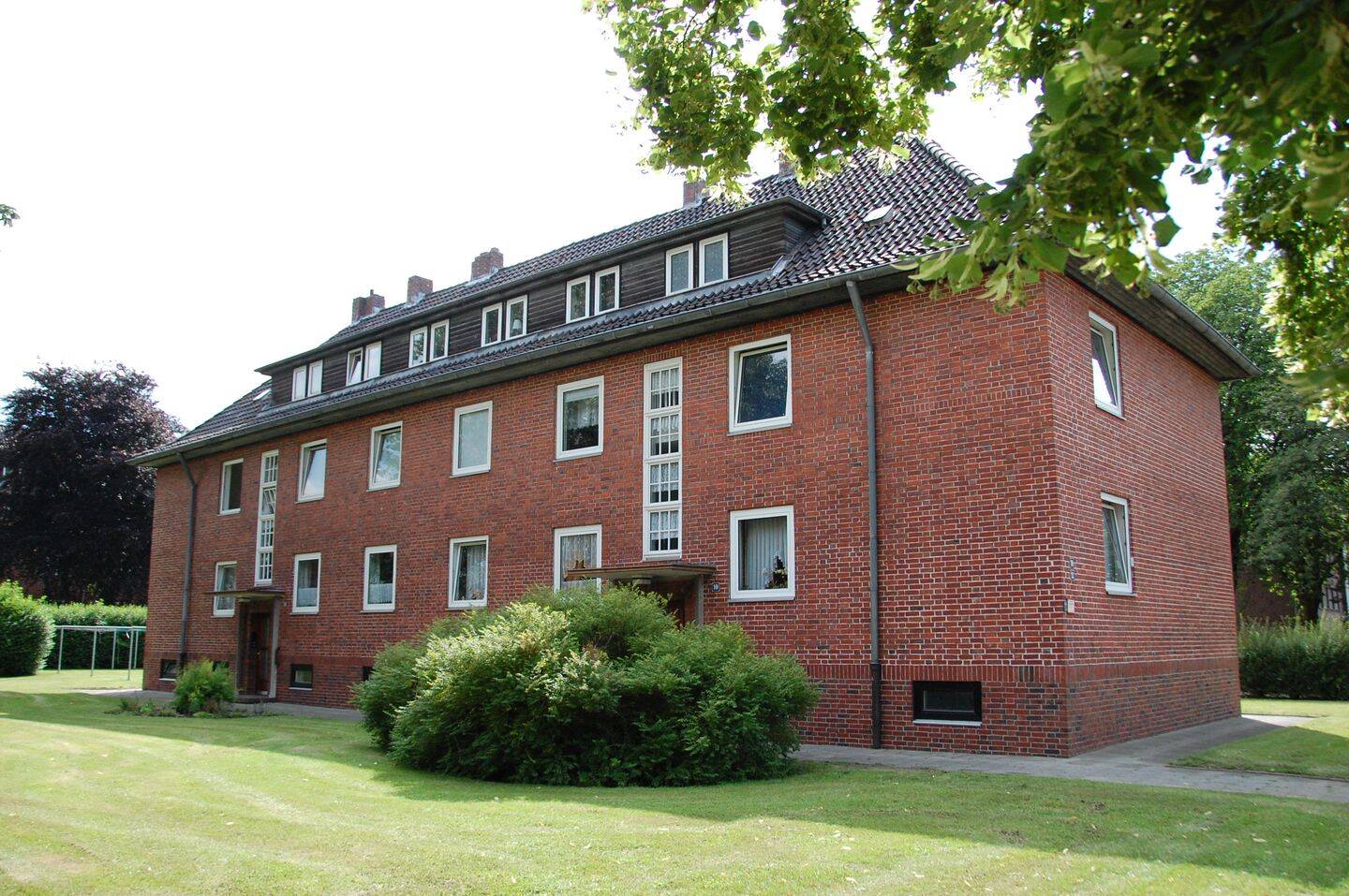 Gemütliche Dachgeschosswohnung im grünen Umfeld, 26386 Wilhelmshaven