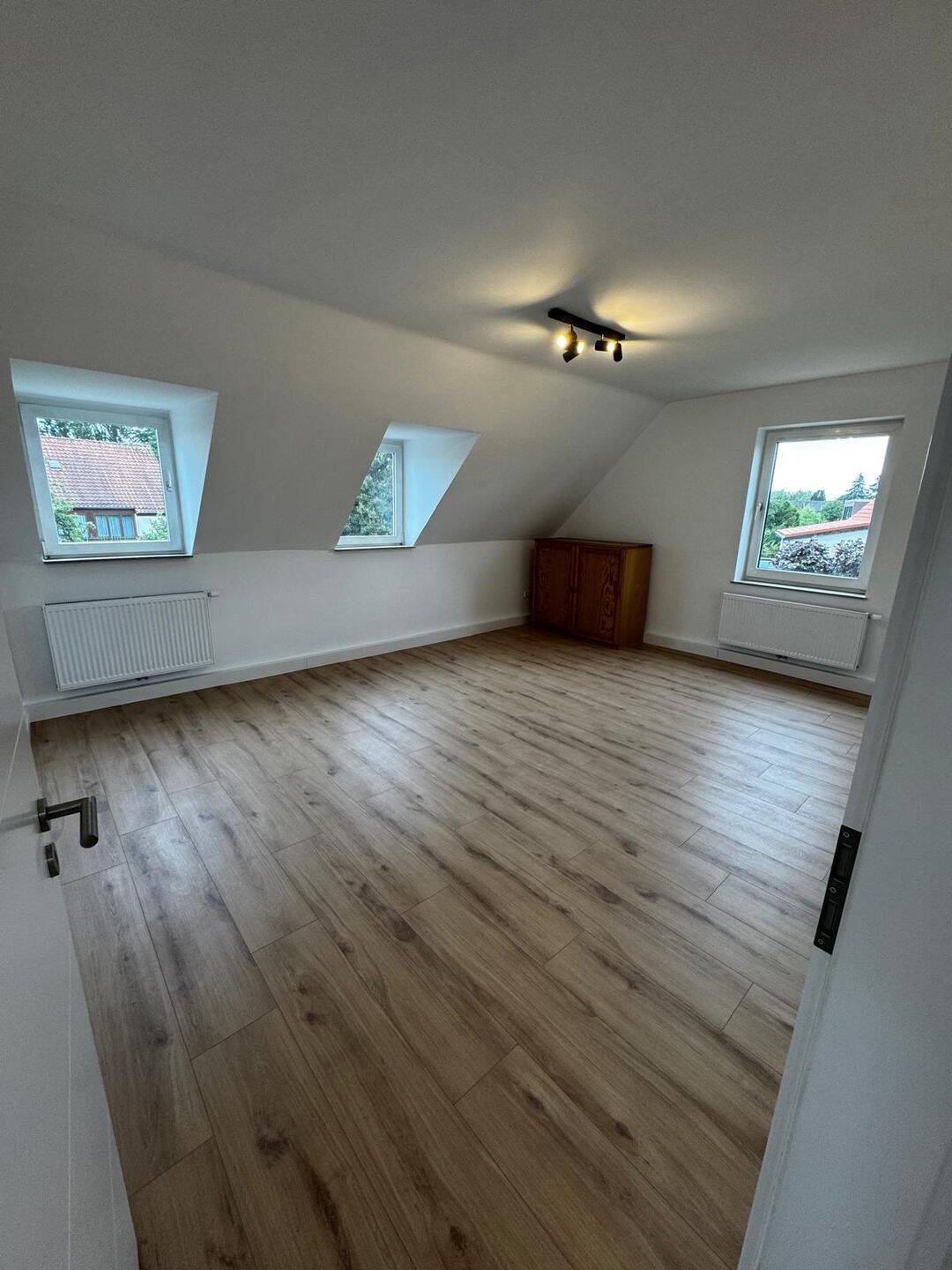 Frisch sanierte 3-Zimmer-Dachgeschosswohnung mit Einbauküche in Hannover-Ledeburg, 30419 Hannover