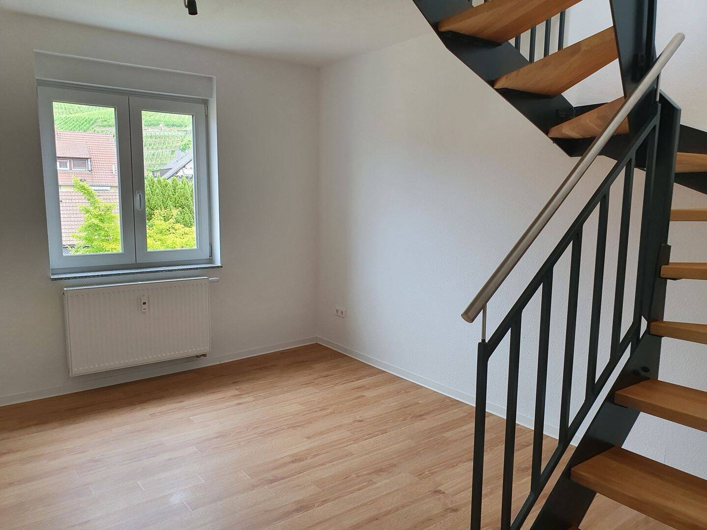 Modernes Wohnen in Esslingen-Mettingen 4-Zimmer-Maisonette Wohnung mit Balkon, 73733 Esslingen am Neckar