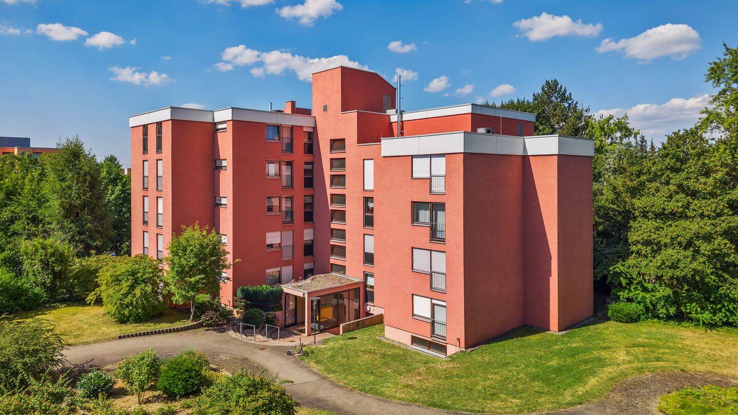 Großzügige 4,5-Zimmer-Wohnung mit ca. 117 m² Wohnfläche, sonnigem Balkon und Tiefgaragenstellplatz, 71069 Sindelfingen