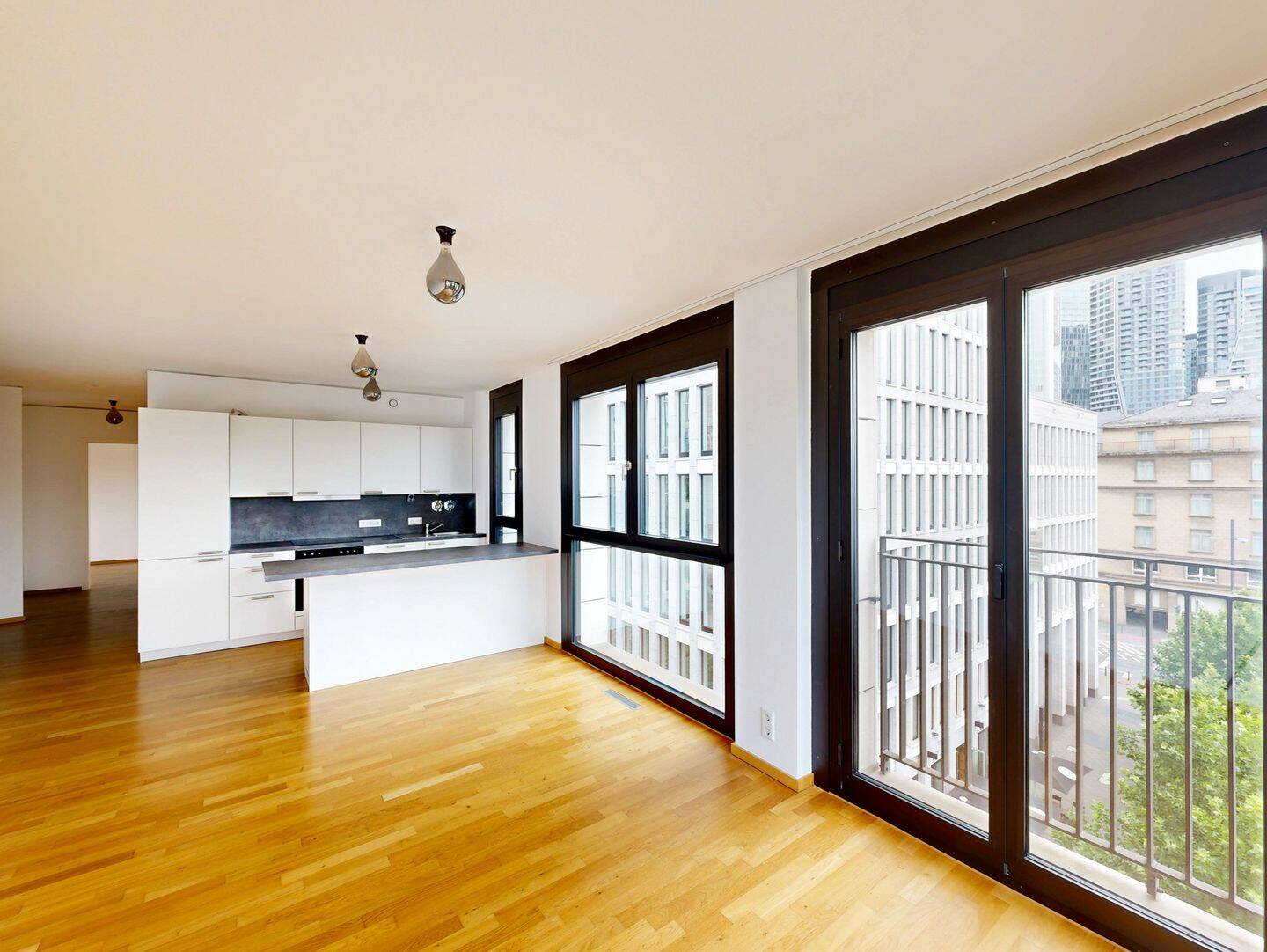 2 Zimmer mit Loggia in urbaner Lage, 60311 Frankfurt am Main (Altstadt Innenstadt)