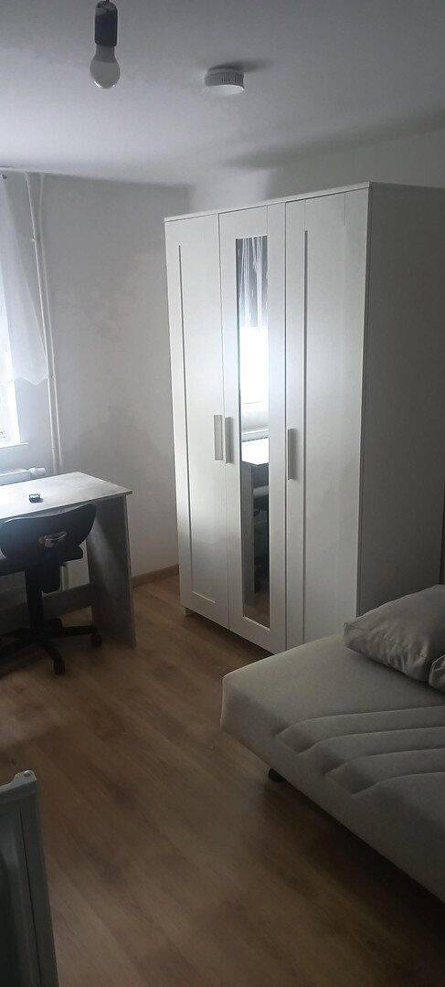 Kernsanierte Souterrain Wohnung möbliert, 28237 Bremen