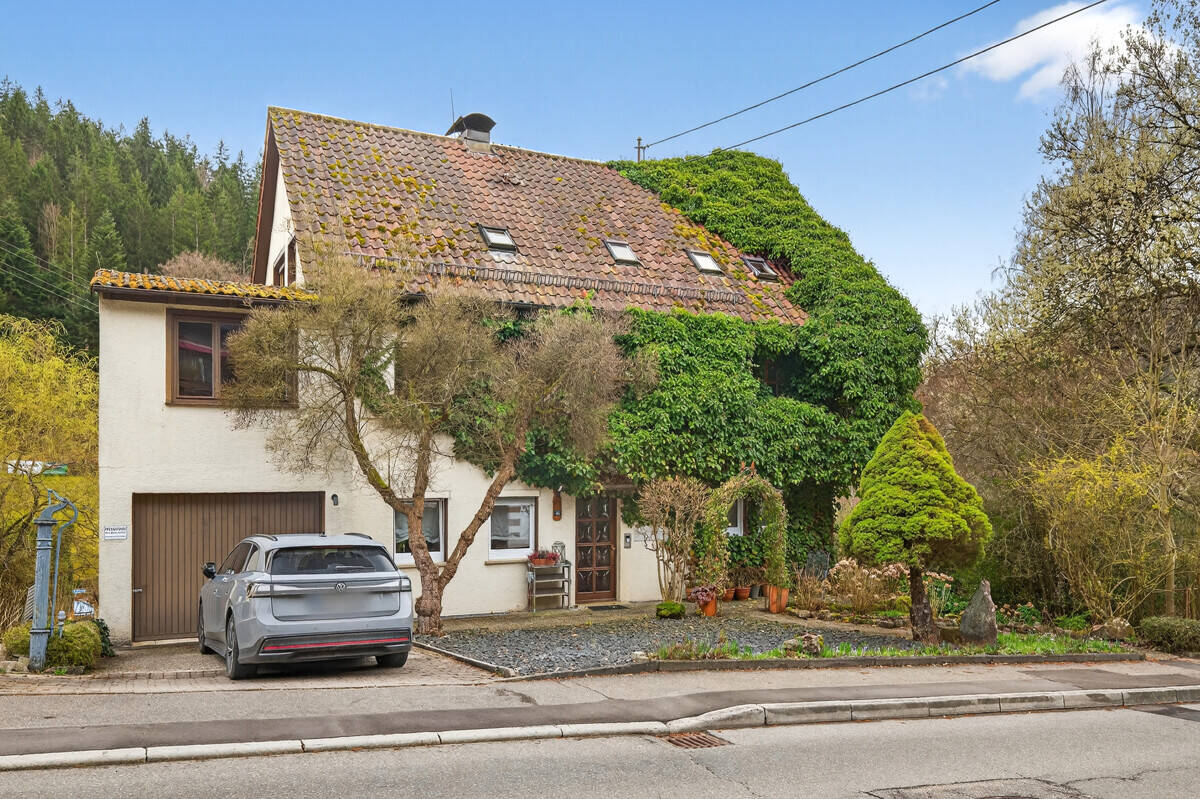 Großzügiges Familienzuhause – Mehrgenerationenwohnen oder viel Platz für Ihre Familie, 75339 Höfen an der Enz